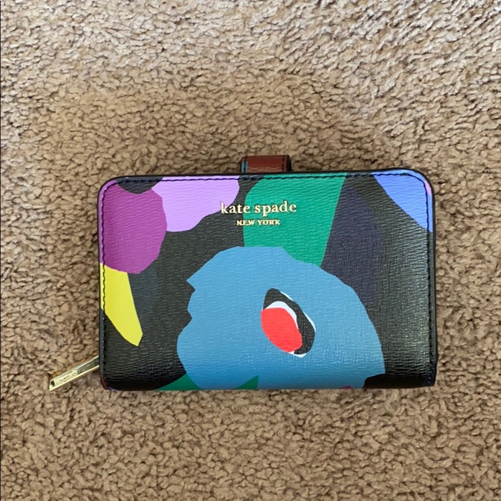BARELY USED KATE SPADE MULTICOLOR WALLET